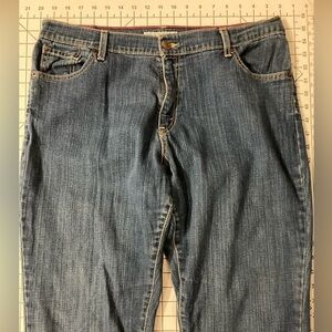 Levi’s Women’s Size 16 Short 550 Relaxed Boot Cut Jeans